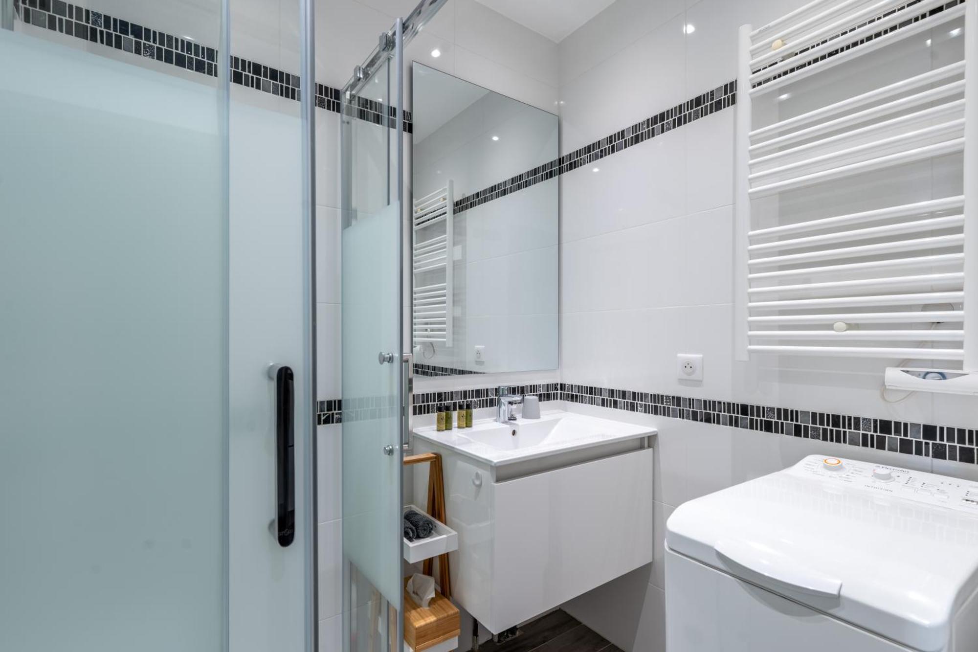 Fabuleux Appartement 2 Personnes Au Coeur De Menton, Climatise Et Proche Gares Routiere Et Sncf Экстерьер фото