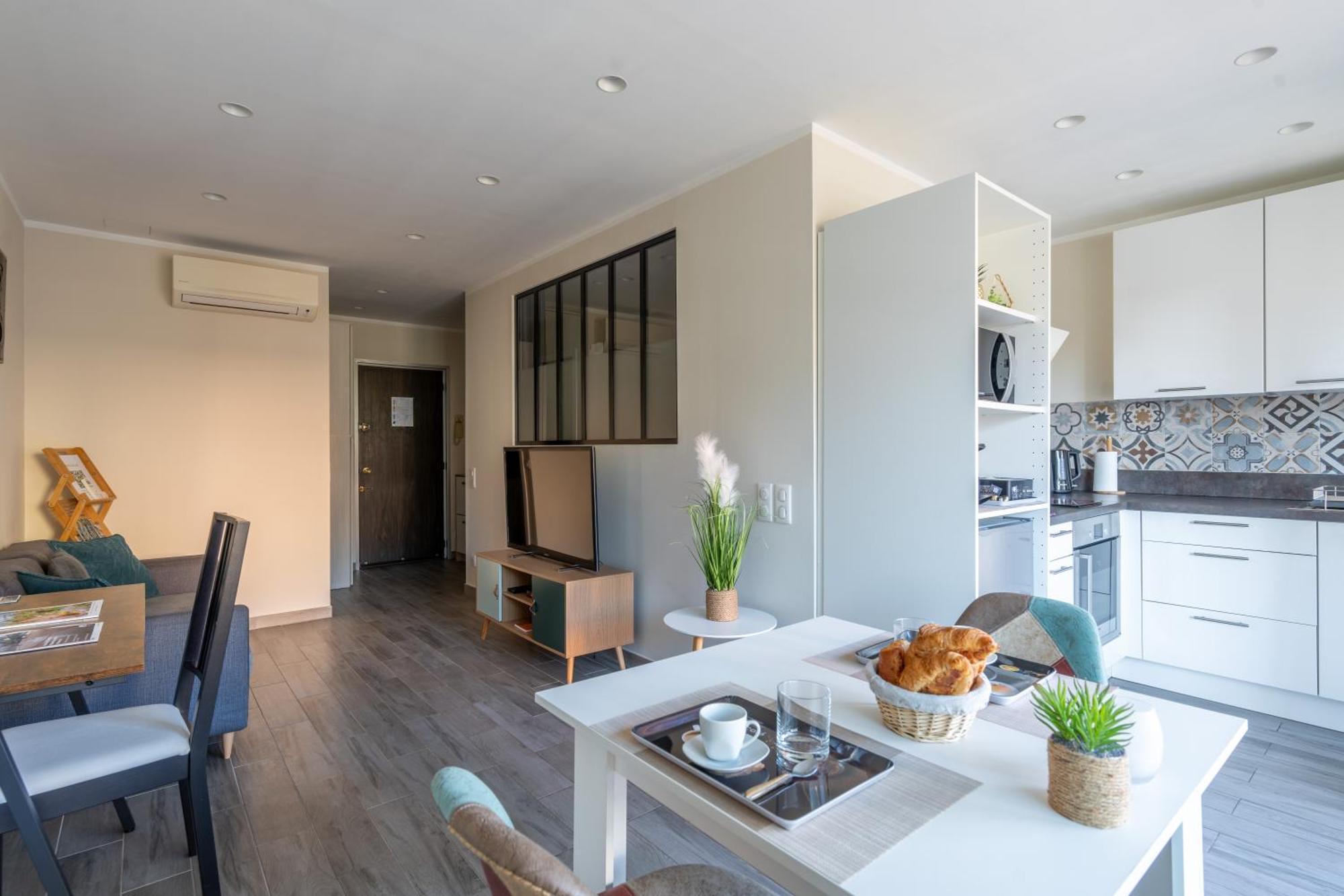 Fabuleux Appartement 2 Personnes Au Coeur De Menton, Climatise Et Proche Gares Routiere Et Sncf Экстерьер фото