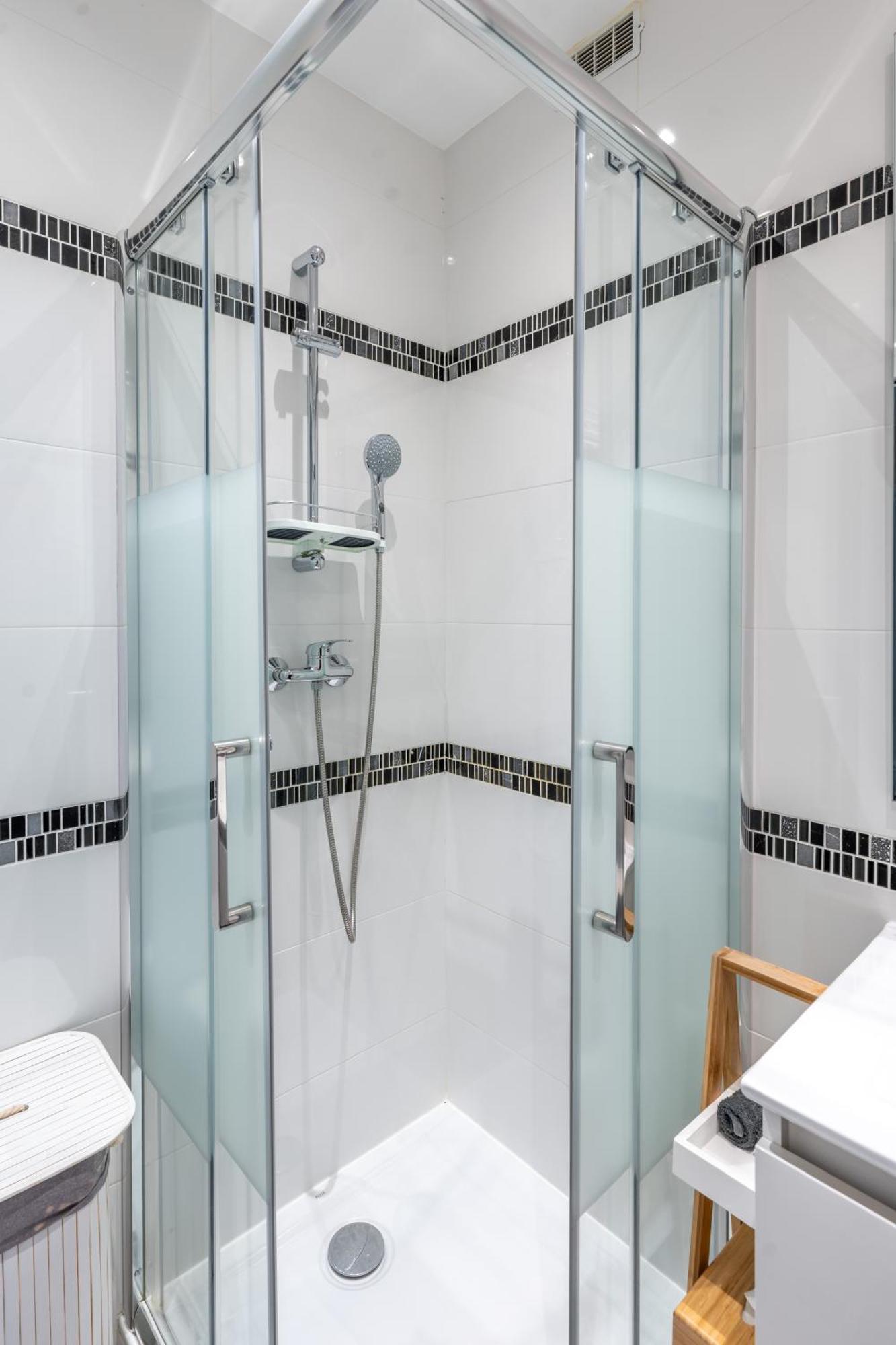Fabuleux Appartement 2 Personnes Au Coeur De Menton, Climatise Et Proche Gares Routiere Et Sncf Экстерьер фото