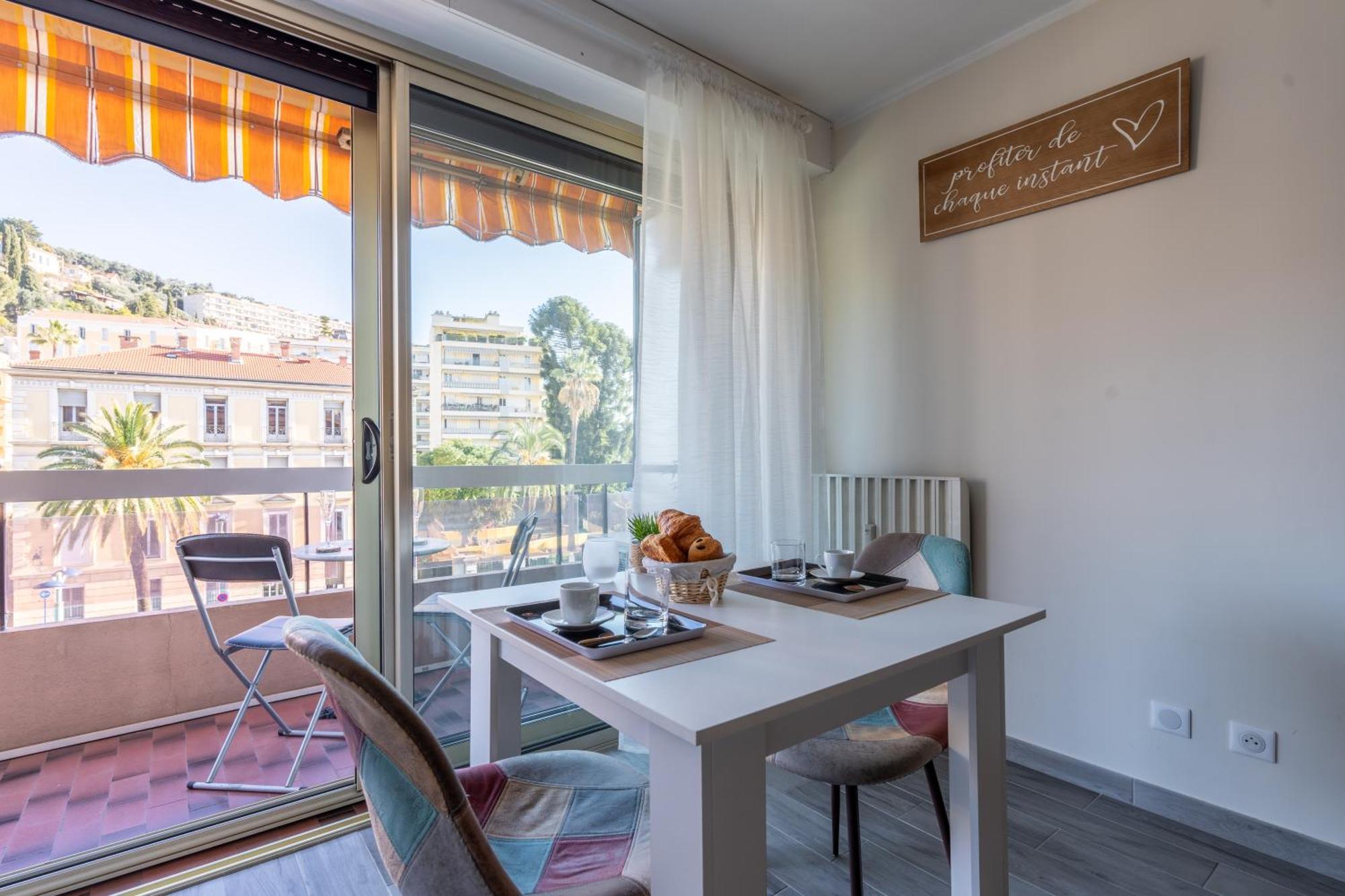 Fabuleux Appartement 2 Personnes Au Coeur De Menton, Climatise Et Proche Gares Routiere Et Sncf Экстерьер фото